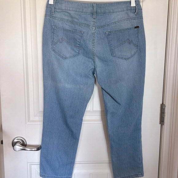 🍓2 for $13 MAX JEANS Mid Rise Soft Blue Denim with White Stripes - Size 4 - Picture 3 of 6